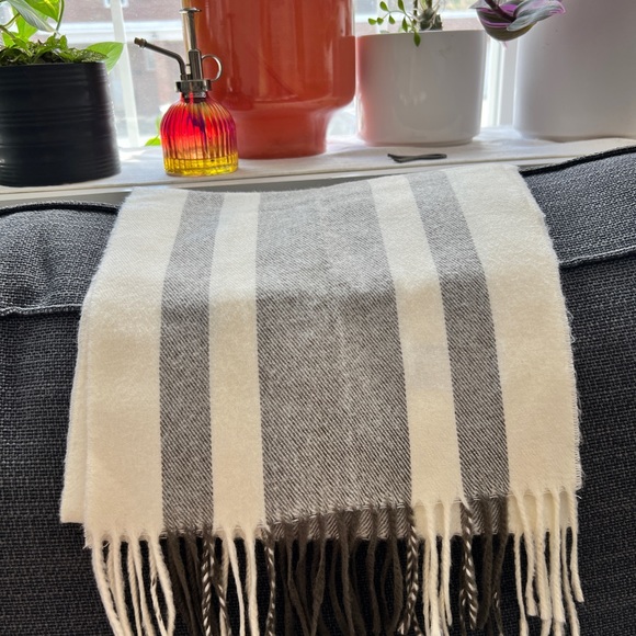 Christian Dior Cashmaire scarf - Picture 3 of 5